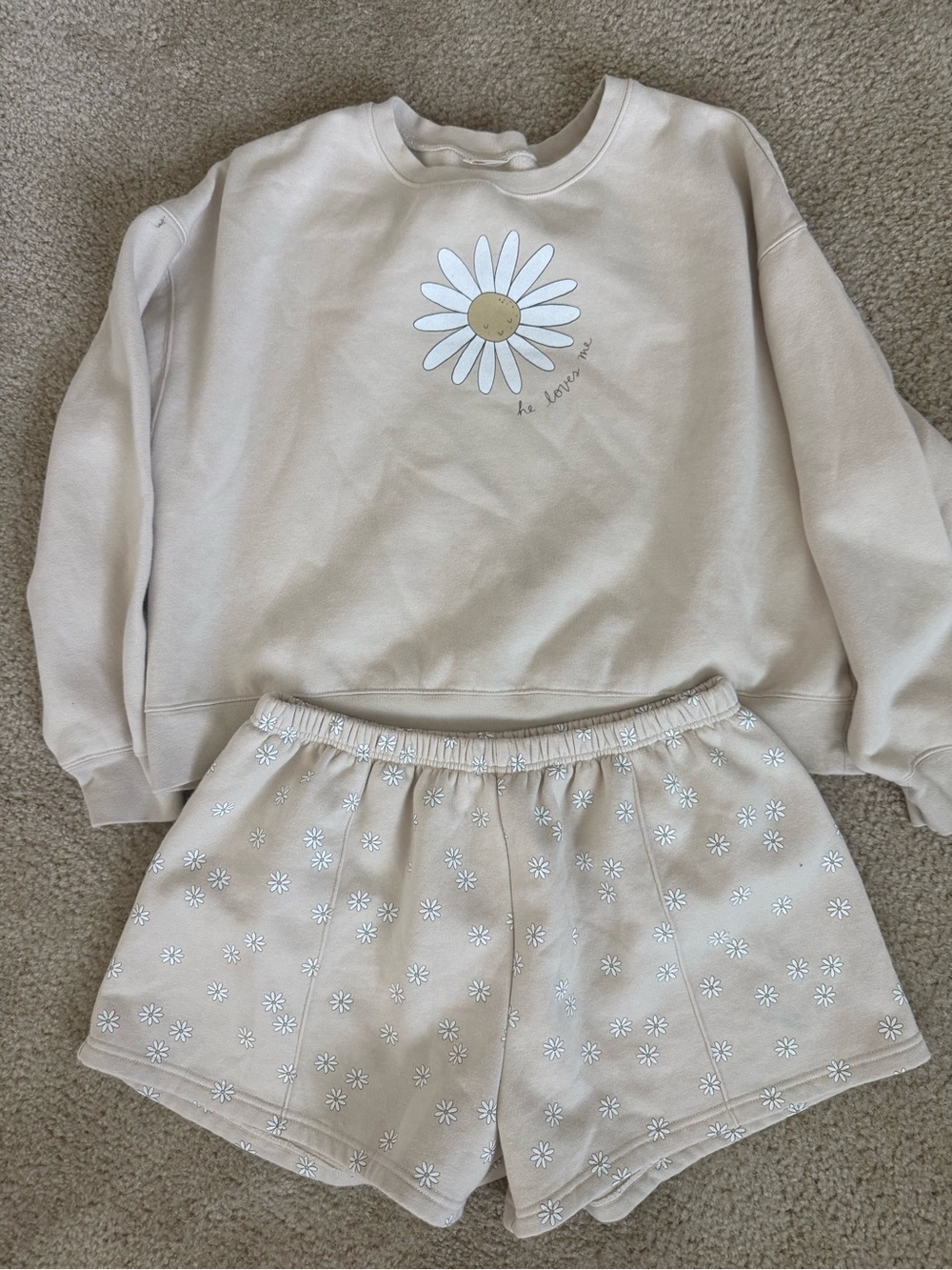 Rylee + Cru Women’s Shell Daisy Love Boxy Pullover Crewneck and Shorts Set
